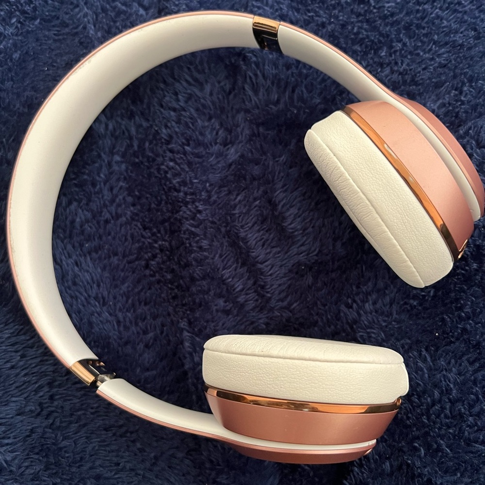 Beats Solo 3 Bluetooth wirless headphones